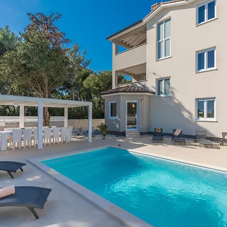 Lavanda Villa *