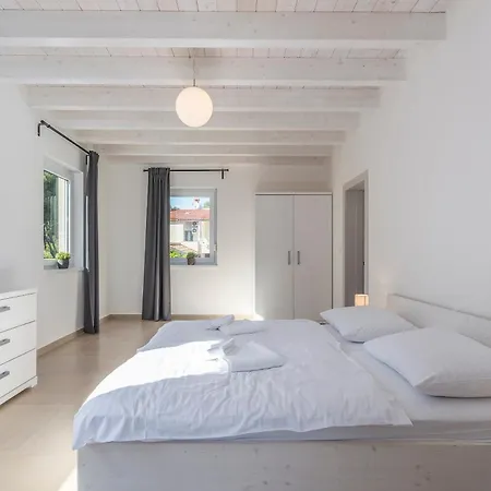 Lavanda Villa *
