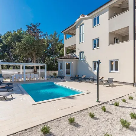 Lavanda Villa *